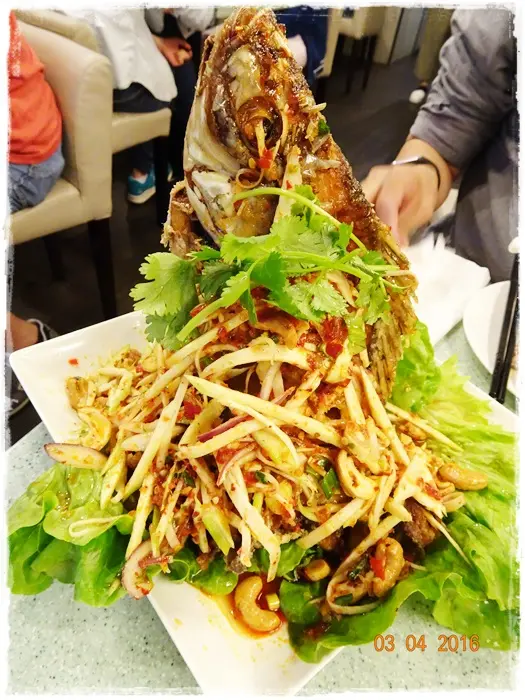 泰式秘制鰂魚沙律