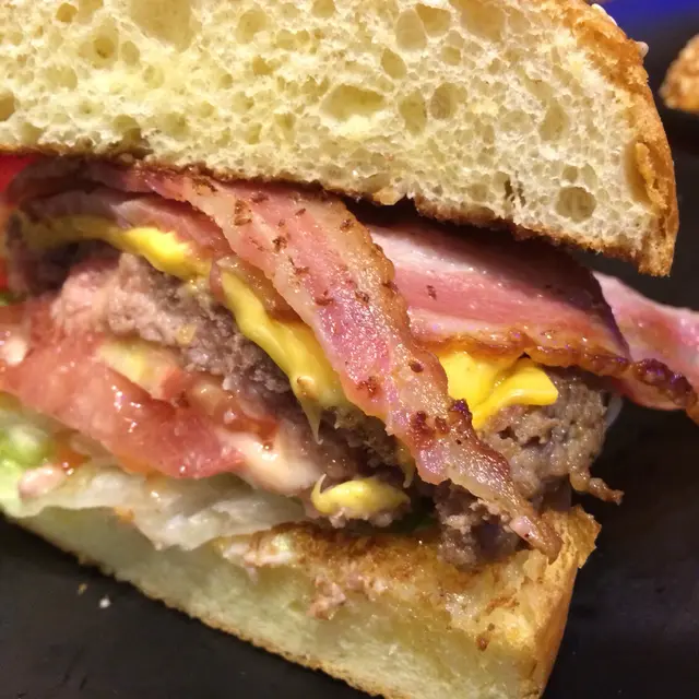 煙肉芝士牛肉漢堡