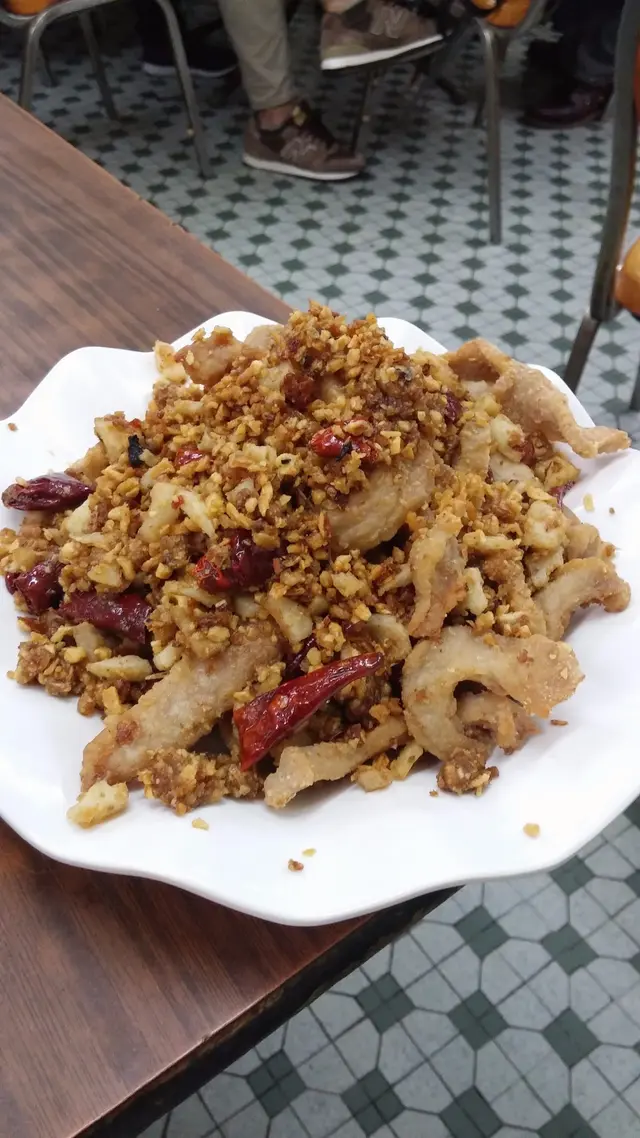 濃濃的蒜香撲鼻而來,粒粒金黃的蒜碎焦香不嗆