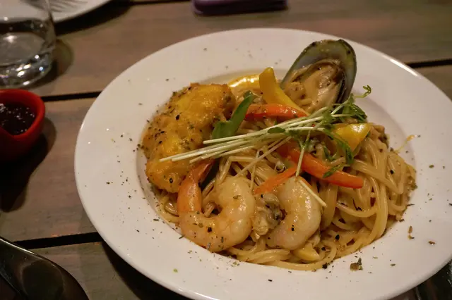 牛肝菌大蝦海鮮意粉定食