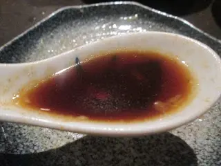 肉骨茶深濃的色澤帶有醬油香