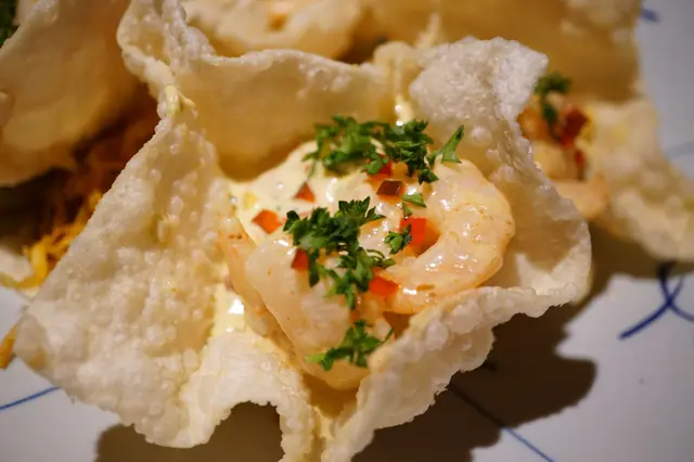 喇沙蝦牛油果沙律炸雲吞