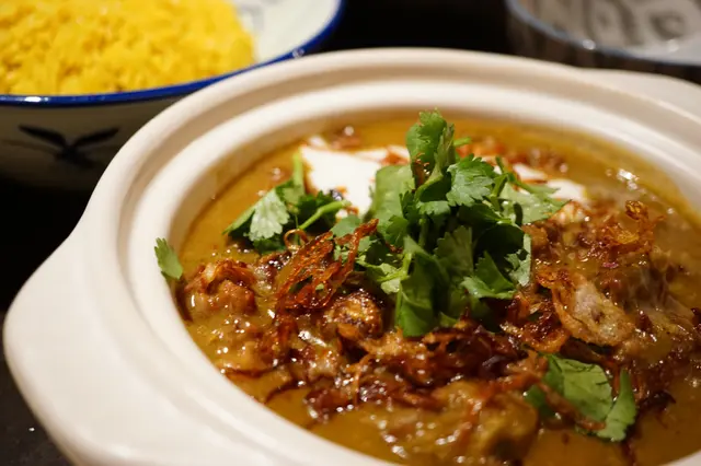 斑蘭咖哩牛助條配黃薑飯