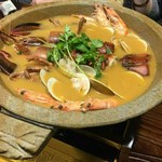 新鮮的一斤重龍蝦，雜錦海鮮有蝦、蜆、蠔和雜菇菌一起，湯底非常鮮味