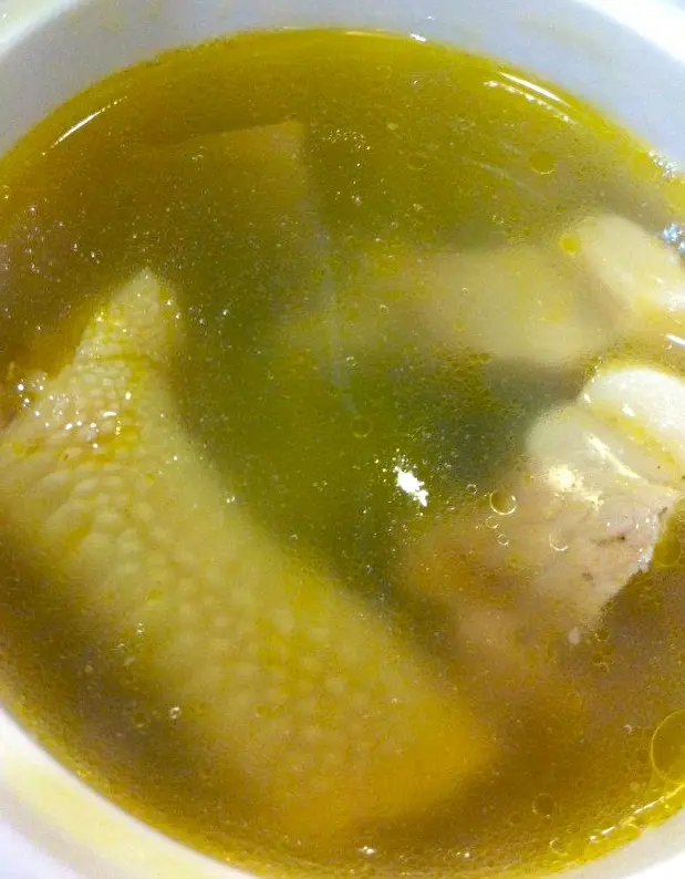 燉響螺瑤柱雞腳湯