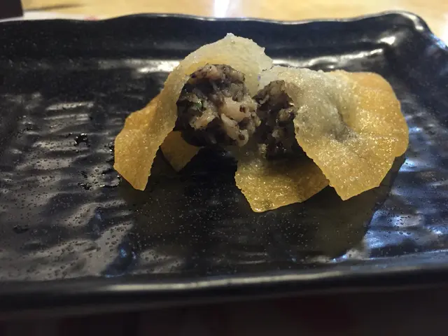 炸黑松露餃子