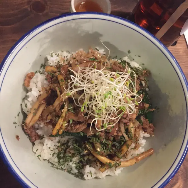 茶樹菇秋葵肉燥飯