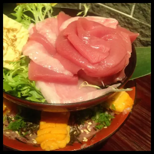 刺身分別為吞合魚的赤身﹑中拖羅和大拖羅
