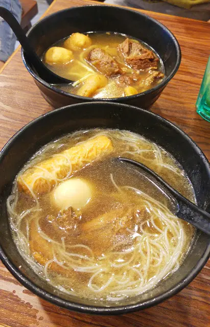 米粉, 瑞士雞翼, 滷水蛋和蝦卷再加滷汁