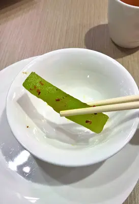 入口時清甜爽脆，清新可口，咀嚼時䈑筍裡面還有一點上湯的味道