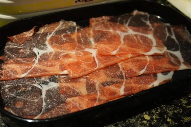 每一塊都切得又薄又整齊。