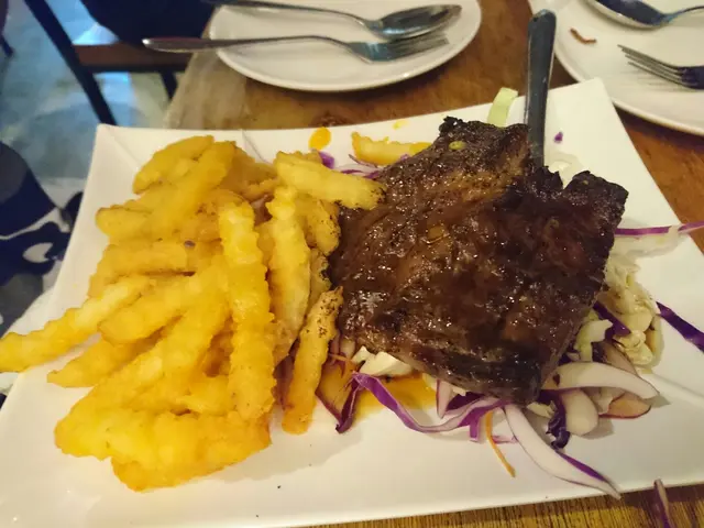 薯條唔錯因為係平時食黃金蝦既咸蛋香
牛無食但好薄又唔juicy 百幾蚊唔值