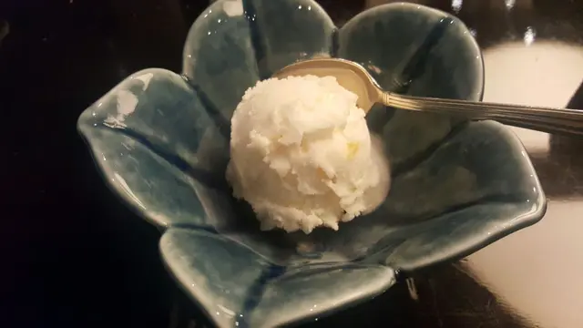 轉左柚子雪葩，第一次食到咁好食既柚子雪葩，柚子肉加落去，味道不太甜，好好味