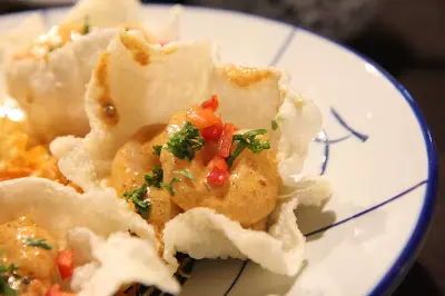 喇沙蝦牛油果沙律炸雲吞