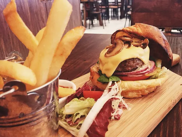 手作漢堡包配薯條