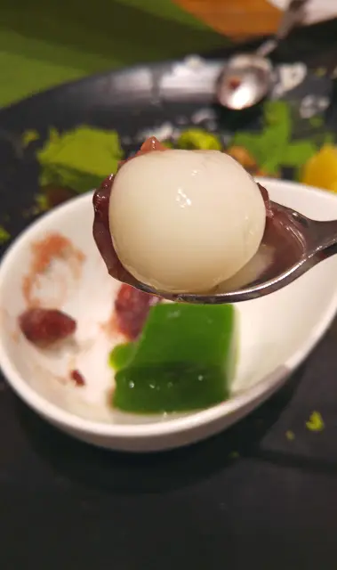 加上白玉丸子和紅豆蓉, 亦是令人回味的材料