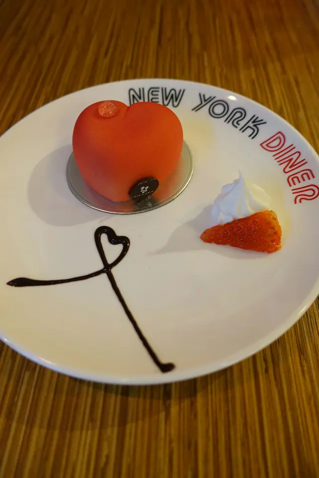 豔麗紅色的立體心形賣相令人心動!扣人心弦!