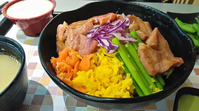 豬肉好厚好軔好難咬, 無生薑味, 都無調味