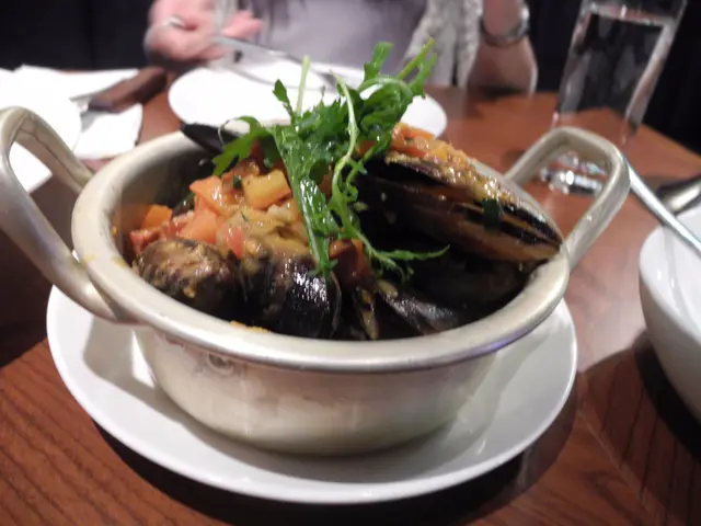 西班牙辣肉腸白酒煮澳洲藍青口