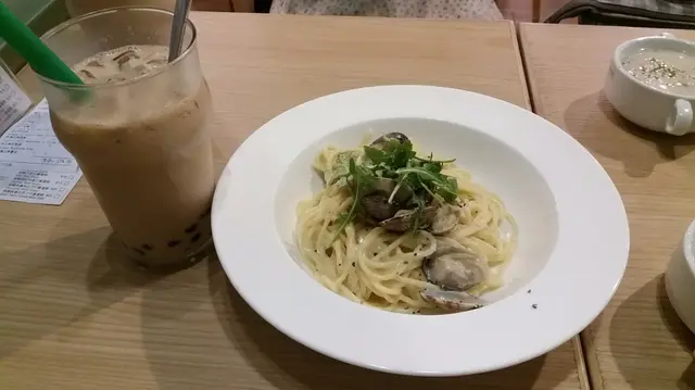 香濃忌廉蜆意粉+珍珠奶茶