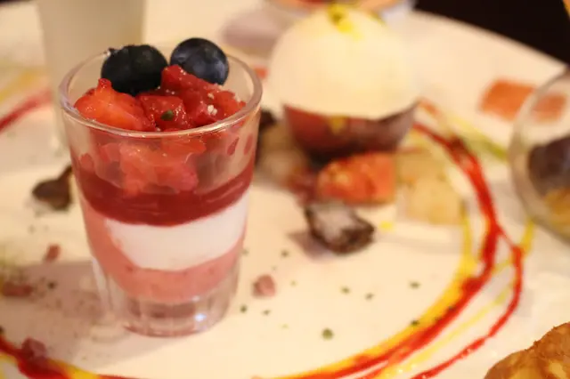 雜莓忌廉芝士杯