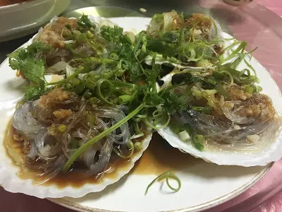 扇貝蒸的時間算得很準確, 熟度剛好不會老, 肉質仍嫩滑鮮甜, 且很大隻肉厚, 啖啖肉很滋味