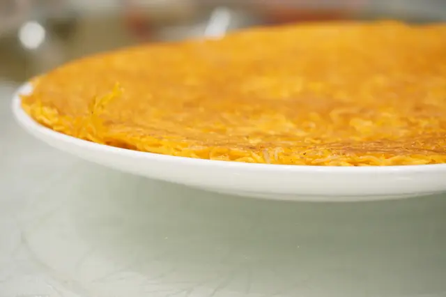 用的是潮州鴨蛋麵,既取其色也取其香。