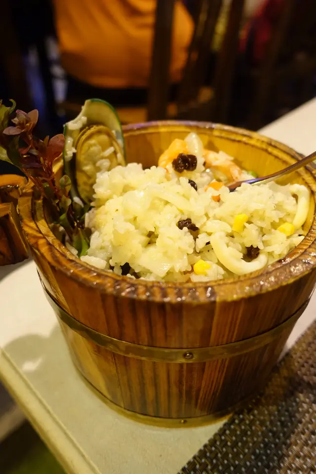 配料包括:清甜口感清爽的洋蔥、粟米粒、青豆,紅蘿蔔粒…等