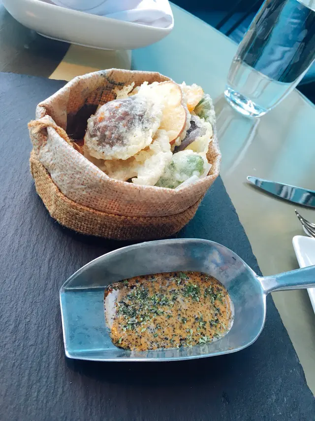 野菜天婦羅配黑松露醬