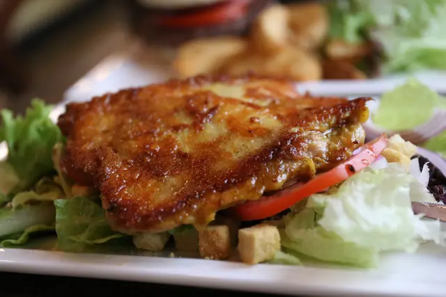 唐人街雞扒沙律