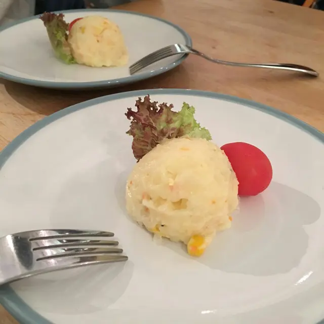 前菜自製薯仔沙律球 味道非常無得彈 不但有新鮮薯仔味 中間中夾雜咗 粟米同紅蘿蔔 既甜美