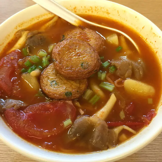 香茅魚餅冬蔭功湯麵