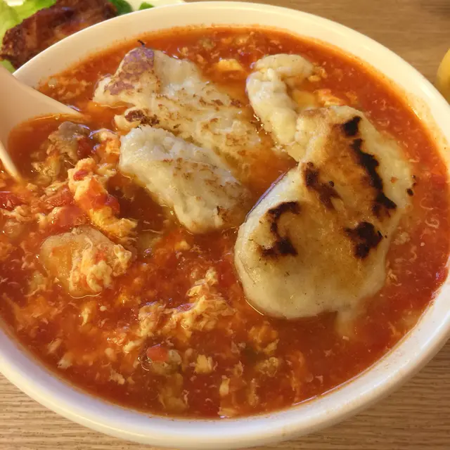 墨魚餅蕃茄肉碎蛋濃湯麵