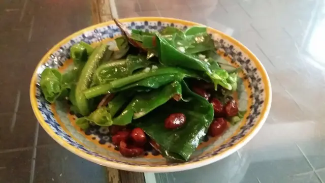 小魚花生炒山蘇