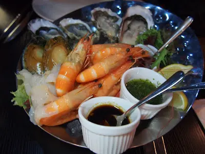 生蠔 4隻, 鮑魚 2隻, 日本刺身帶子 2隻, 鮮蝦 8隻, 紐西蘭聖子刺身