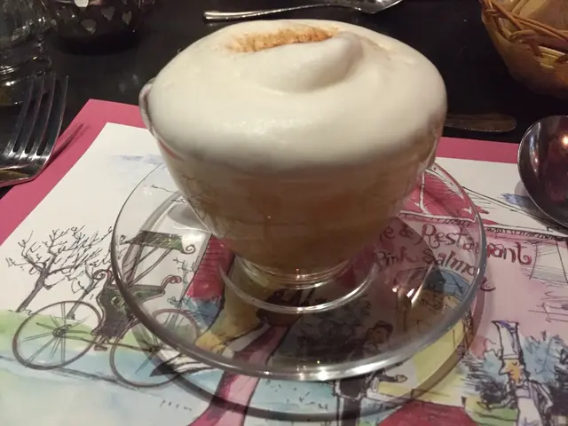 每次嚟呢度食都必點  三文魚夠多  混埋泡沬口感特別  但小心燙口