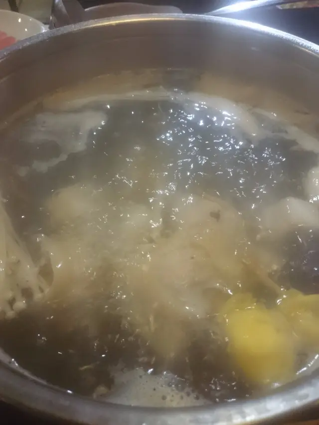 實際為無味湯底