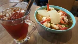午餐.泰式汤河，浓汤，海虾，河粉