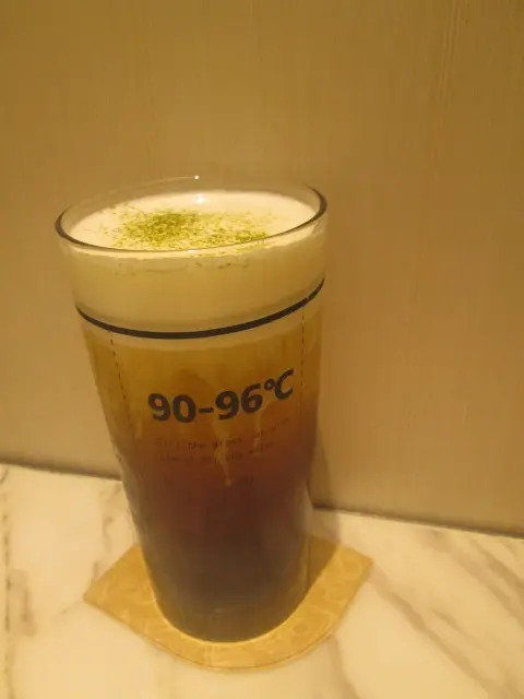 綿綿的奶泡塗滿咀巴