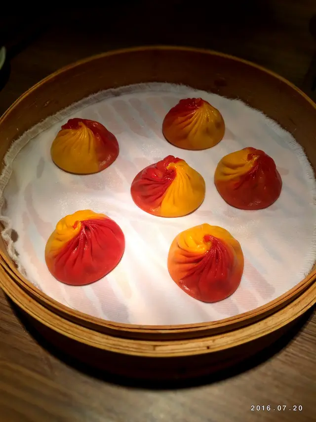 避風塘炒蟹小籠包