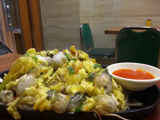 份量超大碟, D蠔子超大隻, 味道淡少少, 加埋醬汁好少少咁啦.