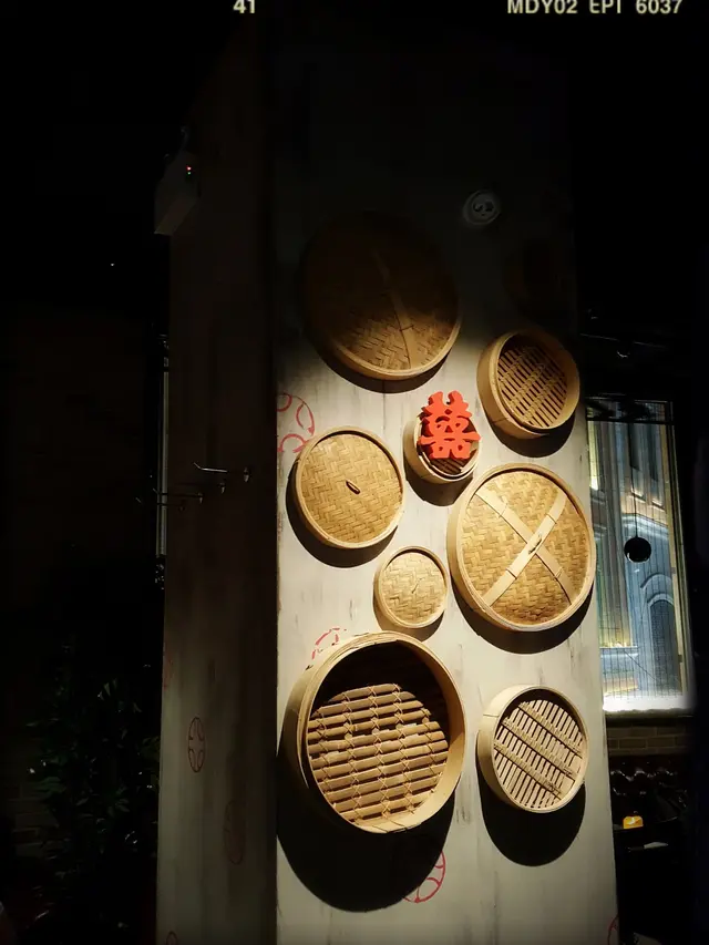 柱身用上蒸籠裝飾