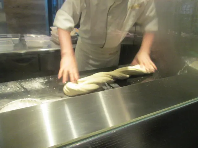 手拉麵是店內師傅即拉即打