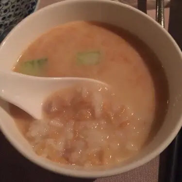 用新鮮龍蝦泡飯，蝦肉加上脆米，兩種口感，平時不吃米飯都好想再吃多碗。