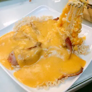 芝士豬頸肉撈丁