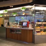 Juice & Bites Counter