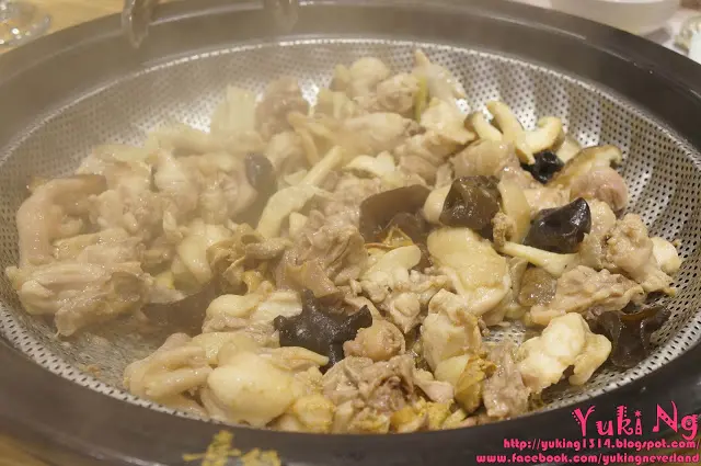 蟲草花蒸新鮮雞