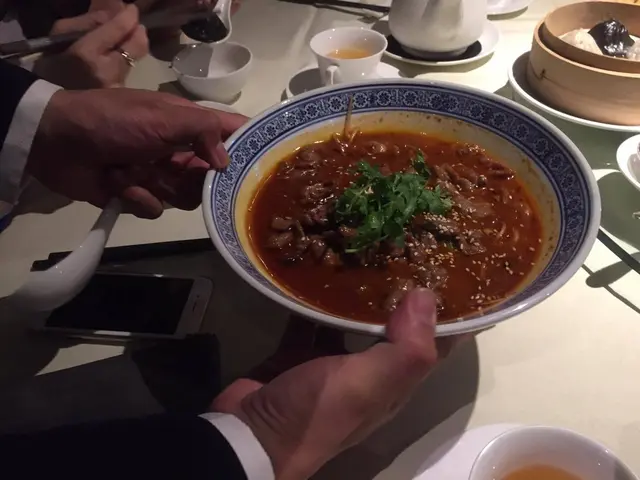 水煮牛肉配水晶粉。別有一番風味