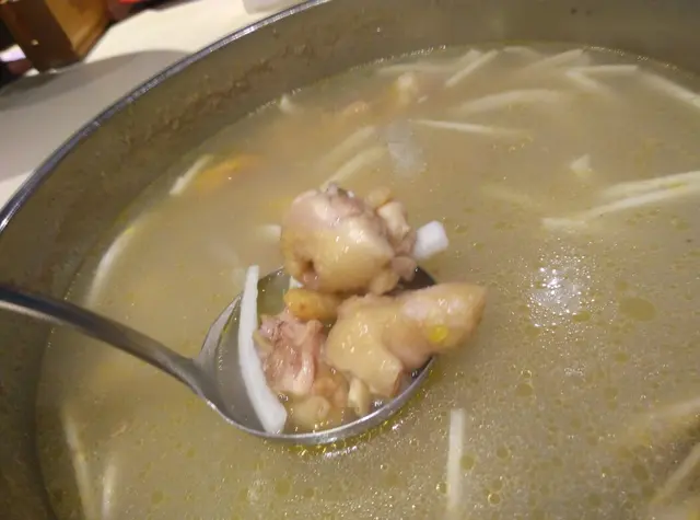椰椰芝麻雞煲