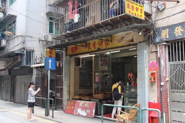 「最香餅家」不在福隆新街等遊客之地 只是躲在夜呣巷
但見到不少遊客都慕名而來